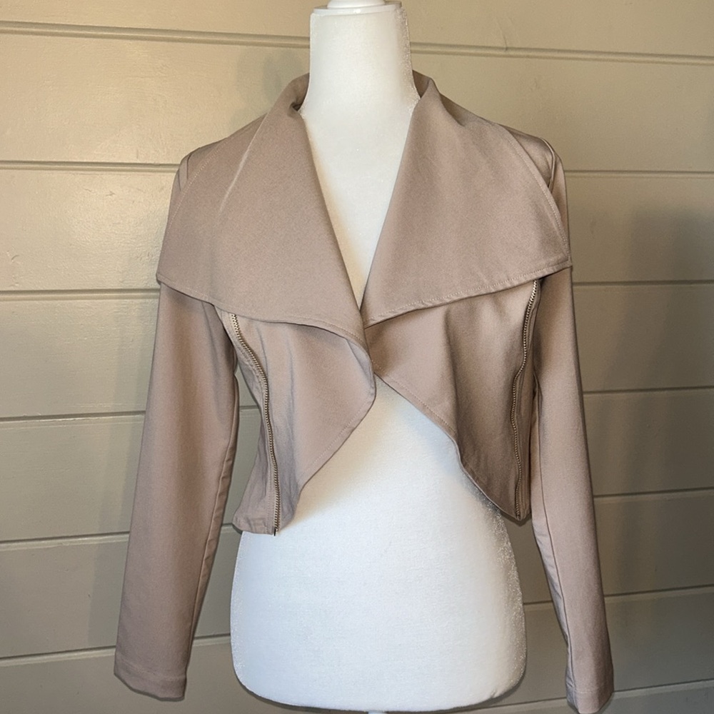 Chic Cropped Statement Jacket Elegant Tie-Back De… - image 3